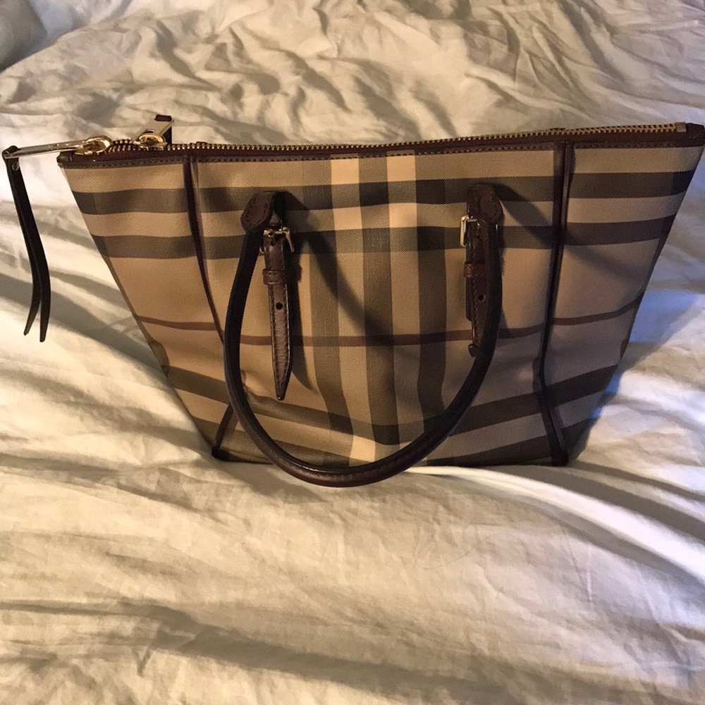 Burberry purse